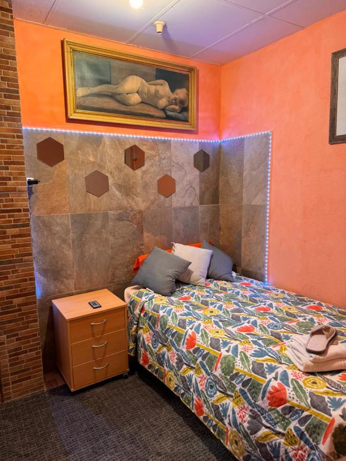 Bonita Habitacion En Chalet 巴塞罗那 外观 照片